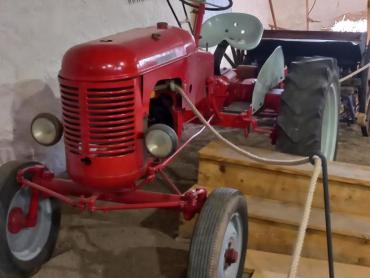 traktor se sečkou