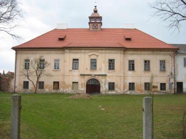 po opravě střechy, věžičky a instalaci hodin